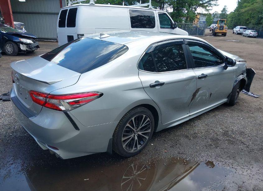 Photo 4 of 2018 Toyota Camry SE (VIN 4T1B11HK5JU551449)