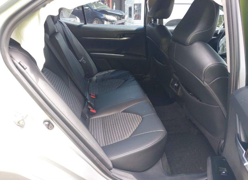 Photo 8 of 2018 Toyota Camry SE (VIN 4T1B11HK5JU551449)