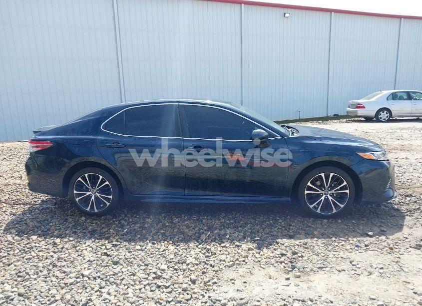 Photo 13 of 2018 Toyota Camry SE (VIN 4T1B11HK5JU575265)