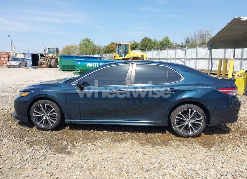 Photo 14 of 2018 Toyota Camry SE (VIN 4T1B11HK5JU575265)