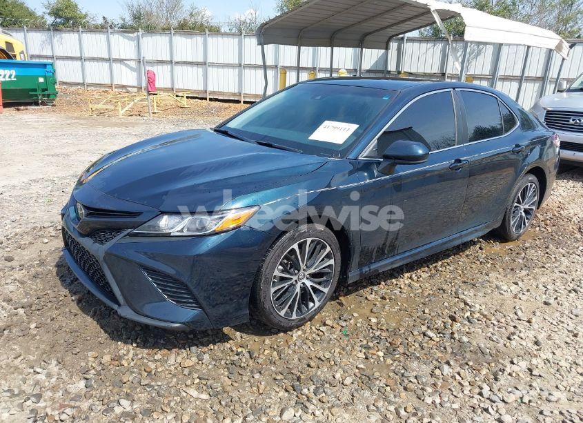 Photo 2 of 2018 Toyota Camry SE (VIN 4T1B11HK5JU575265)