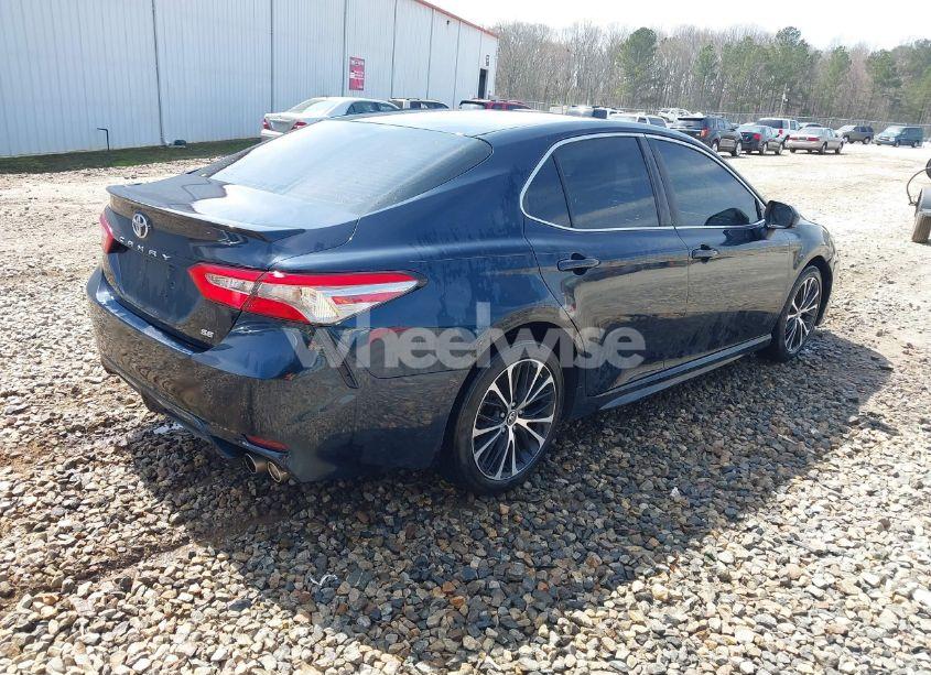 Photo 4 of 2018 Toyota Camry SE (VIN 4T1B11HK5JU575265)
