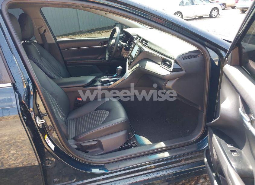 Photo 5 of 2018 Toyota Camry SE (VIN 4T1B11HK5JU575265)