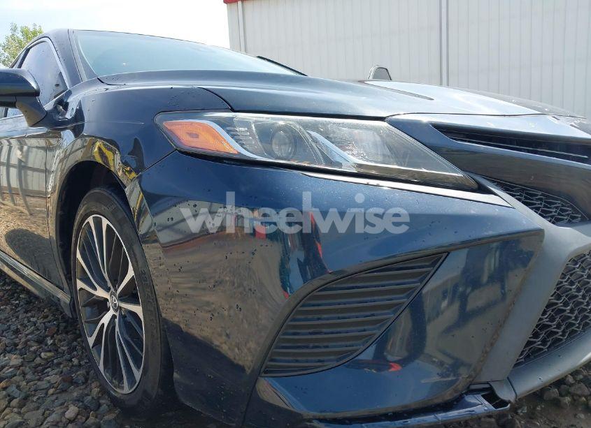 Photo 6 of 2018 Toyota Camry SE (VIN 4T1B11HK5JU575265)