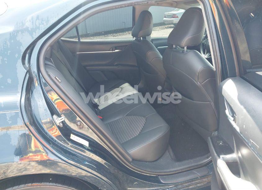 Photo 8 of 2018 Toyota Camry SE (VIN 4T1B11HK5JU575265)