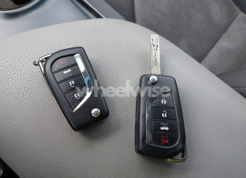 Photo 11 of 2018 Toyota Camry LE (VIN 4T1B11HK5JU582166)