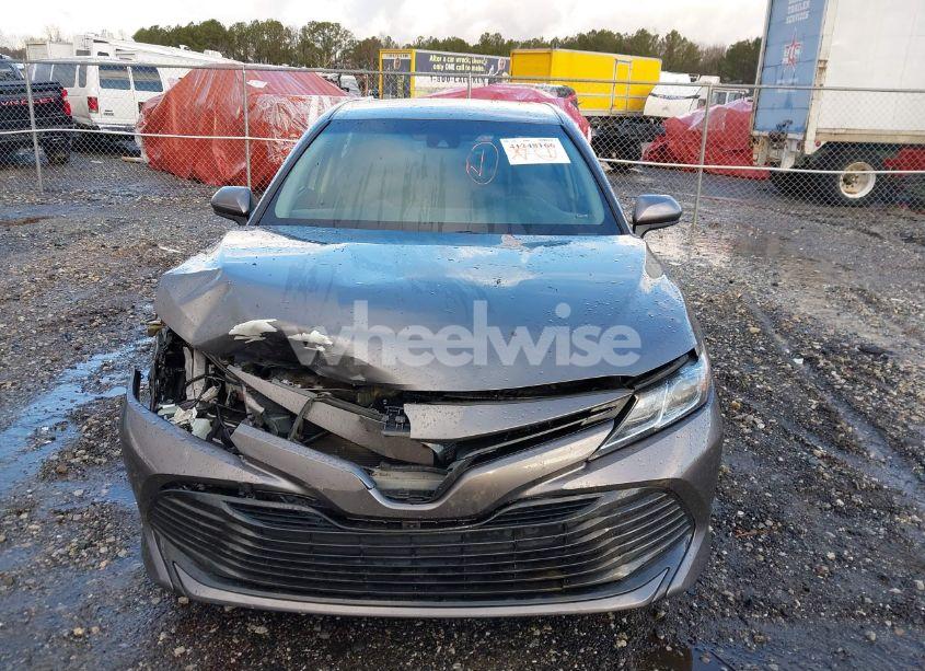 Photo 12 of 2018 Toyota Camry LE (VIN 4T1B11HK5JU582166)
