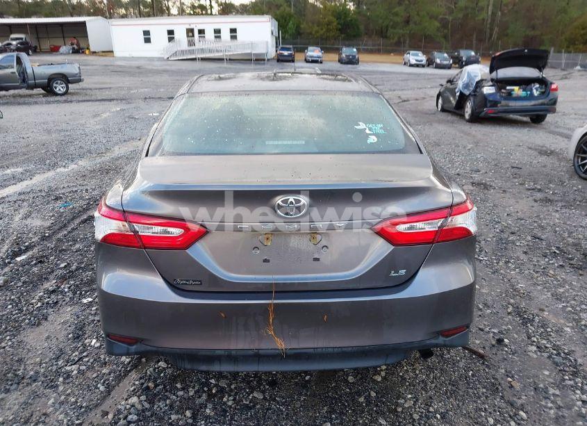Photo 16 of 2018 Toyota Camry LE (VIN 4T1B11HK5JU582166)