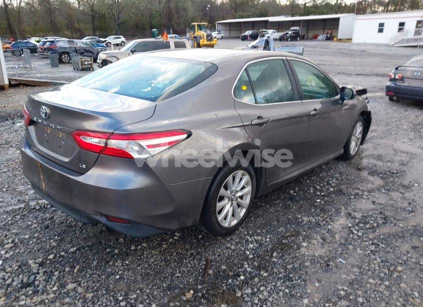 Photo 4 of 2018 Toyota Camry LE (VIN 4T1B11HK5JU582166)