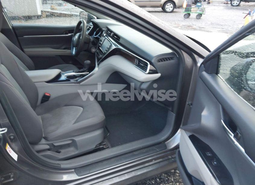 Photo 5 of 2018 Toyota Camry LE (VIN 4T1B11HK5JU582166)