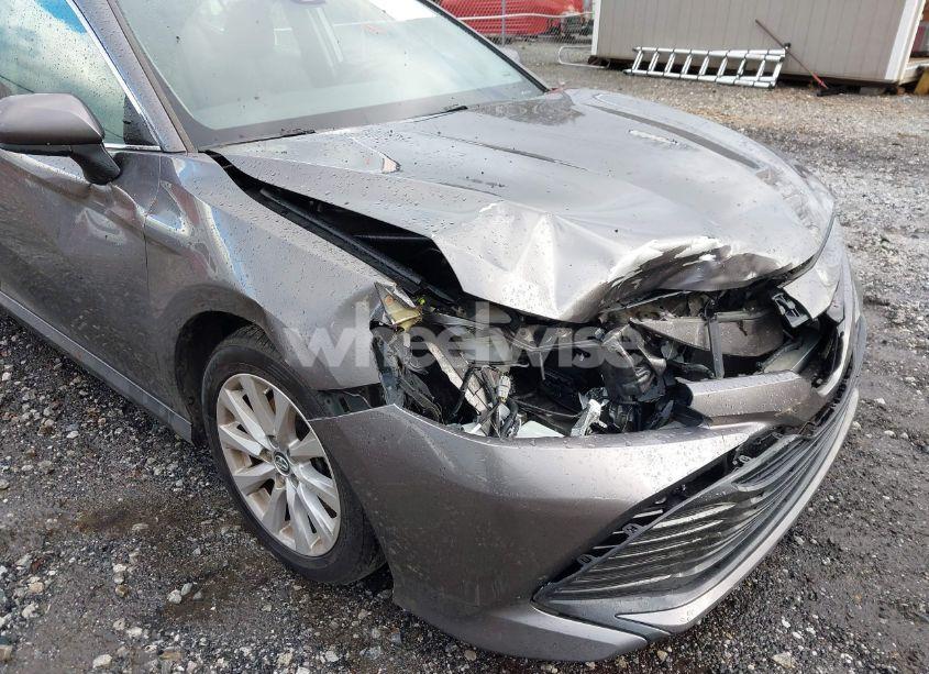 Photo 6 of 2018 Toyota Camry LE (VIN 4T1B11HK5JU582166)
