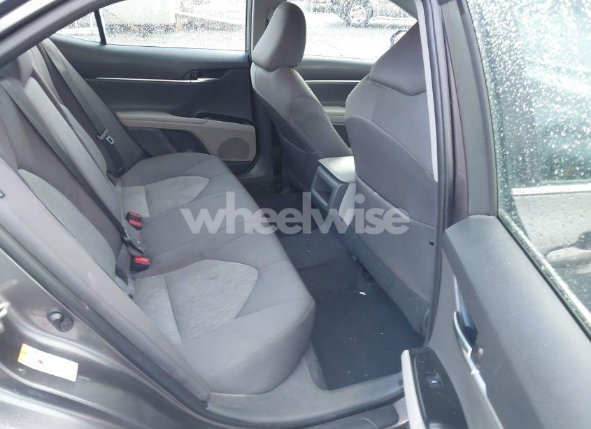 Photo 8 of 2018 Toyota Camry LE (VIN 4T1B11HK5JU582166)