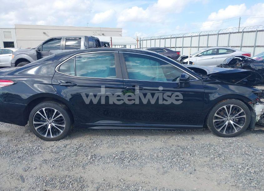 Photo 13 of 2018 Toyota Camry SE (VIN 4T1B11HK5JU594494)