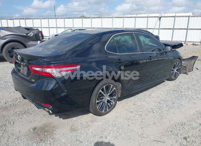 Photo 4 of 2018 Toyota Camry SE (VIN 4T1B11HK5JU594494)