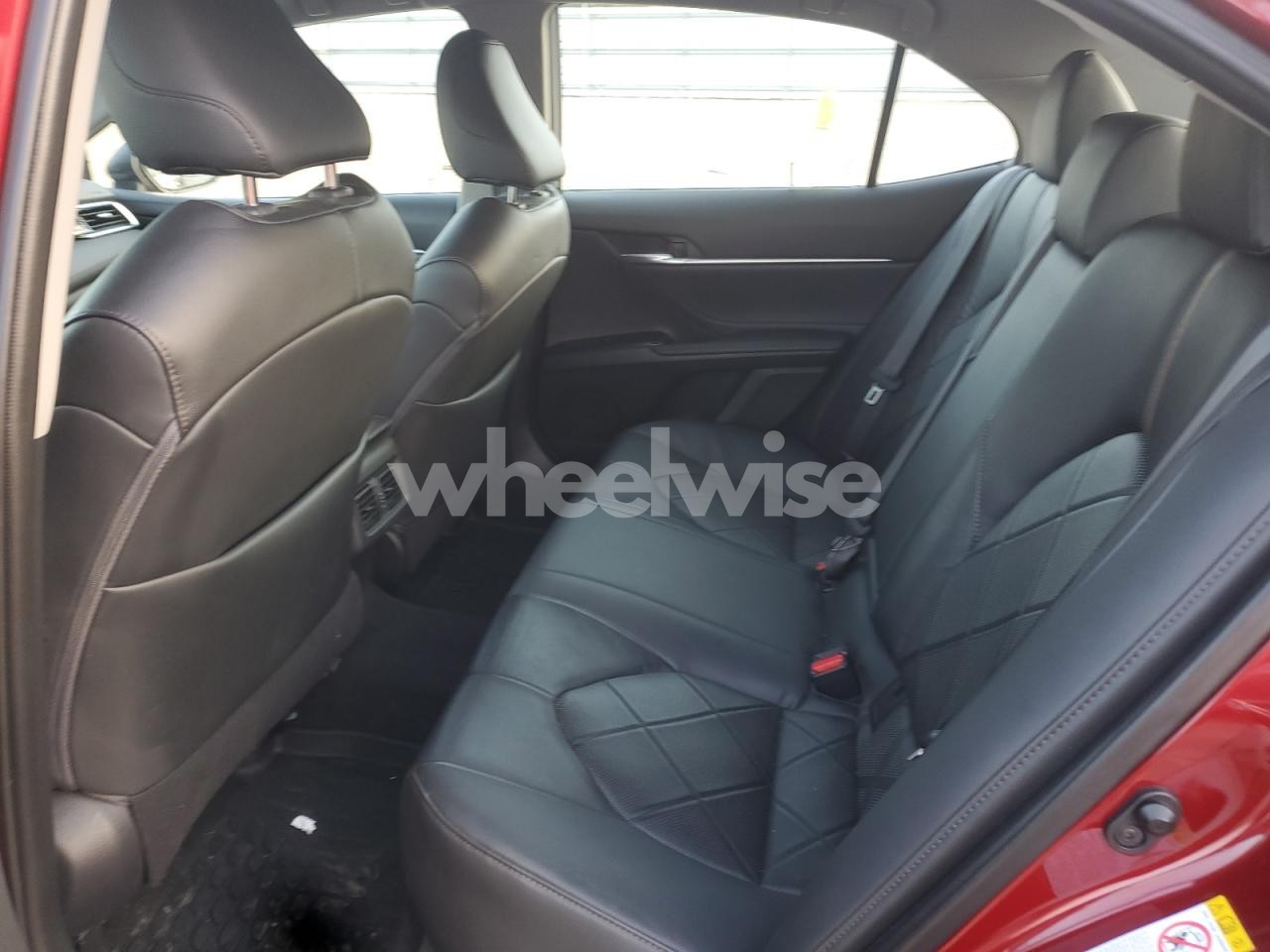 Photo 10 of 2018 TOYOTA CAMRY L (VIN 4T1B11HK5JU599386)