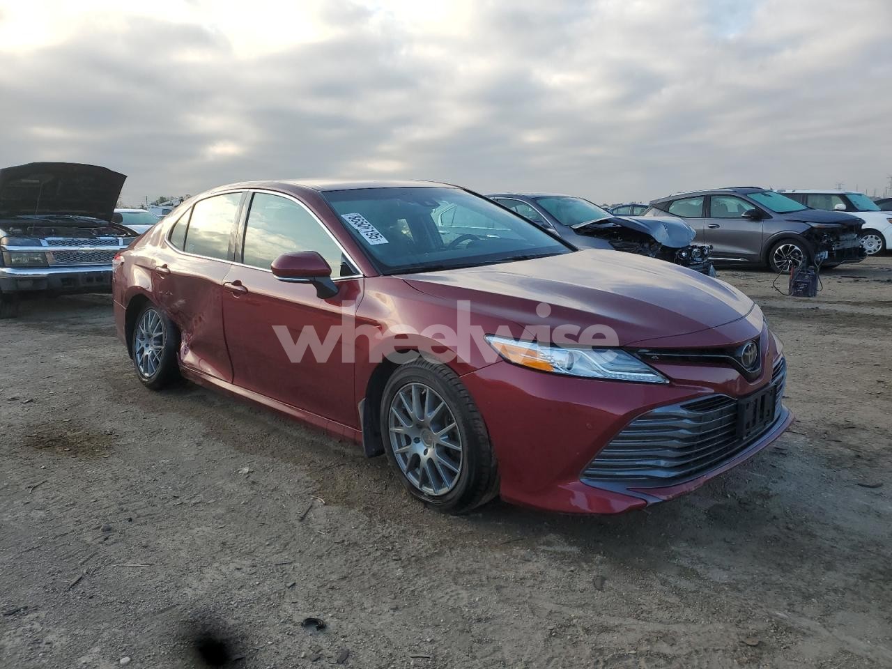Photo 4 of 2018 TOYOTA CAMRY L (VIN 4T1B11HK5JU599386)