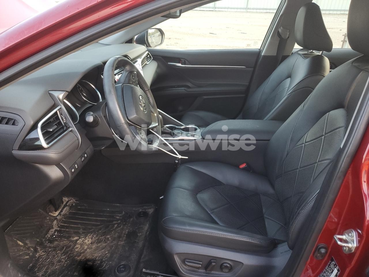 Photo 7 of 2018 TOYOTA CAMRY L (VIN 4T1B11HK5JU599386)