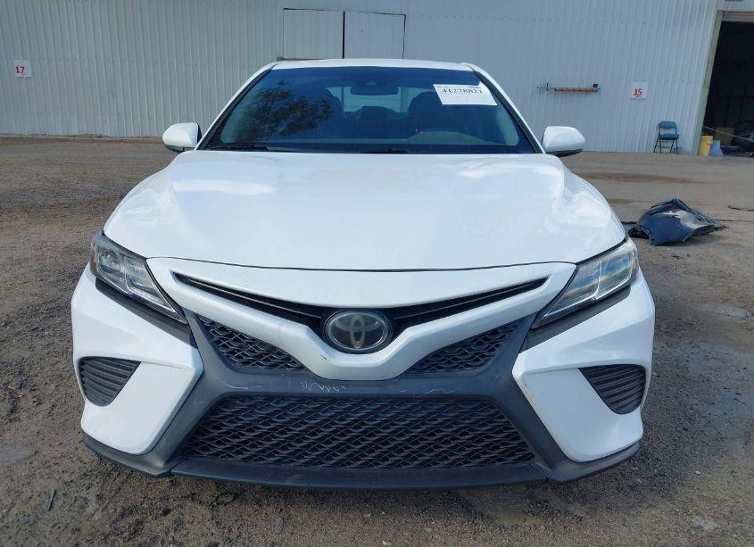 Photo 12 of 2018 Toyota Camry SE (VIN 4T1B11HK5JU600441)