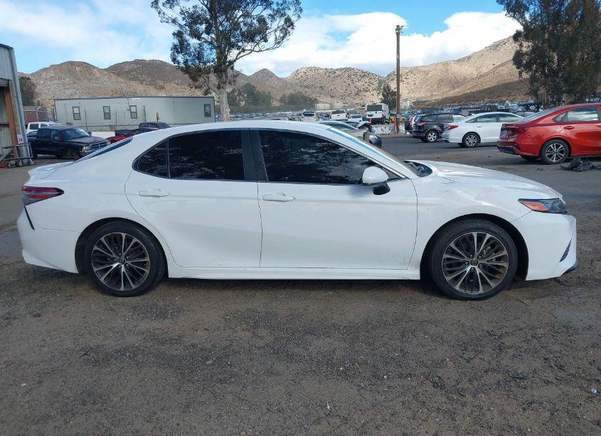 Photo 13 of 2018 Toyota Camry SE (VIN 4T1B11HK5JU600441)