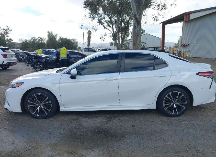 Photo 14 of 2018 Toyota Camry SE (VIN 4T1B11HK5JU600441)