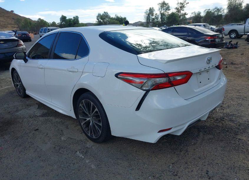 Photo 3 of 2018 Toyota Camry SE (VIN 4T1B11HK5JU600441)
