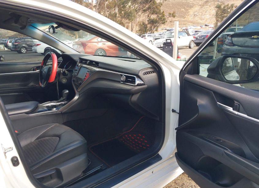 Photo 5 of 2018 Toyota Camry SE (VIN 4T1B11HK5JU600441)