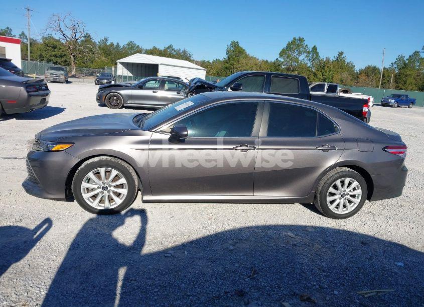 Photo 14 of 2018 Toyota Camry LE (VIN 4T1B11HK5JU604019)