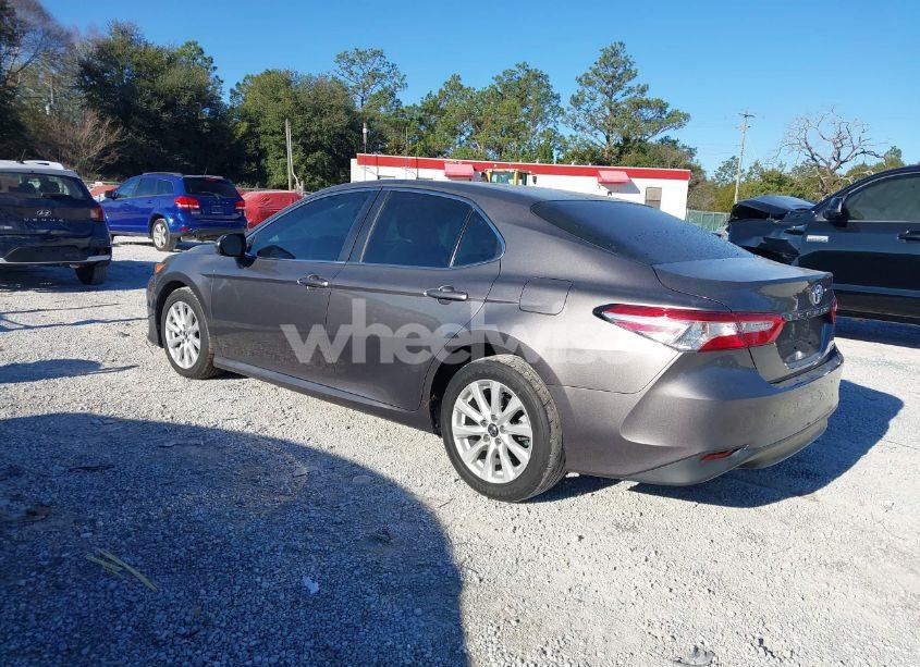 Photo 3 of 2018 Toyota Camry LE (VIN 4T1B11HK5JU604019)