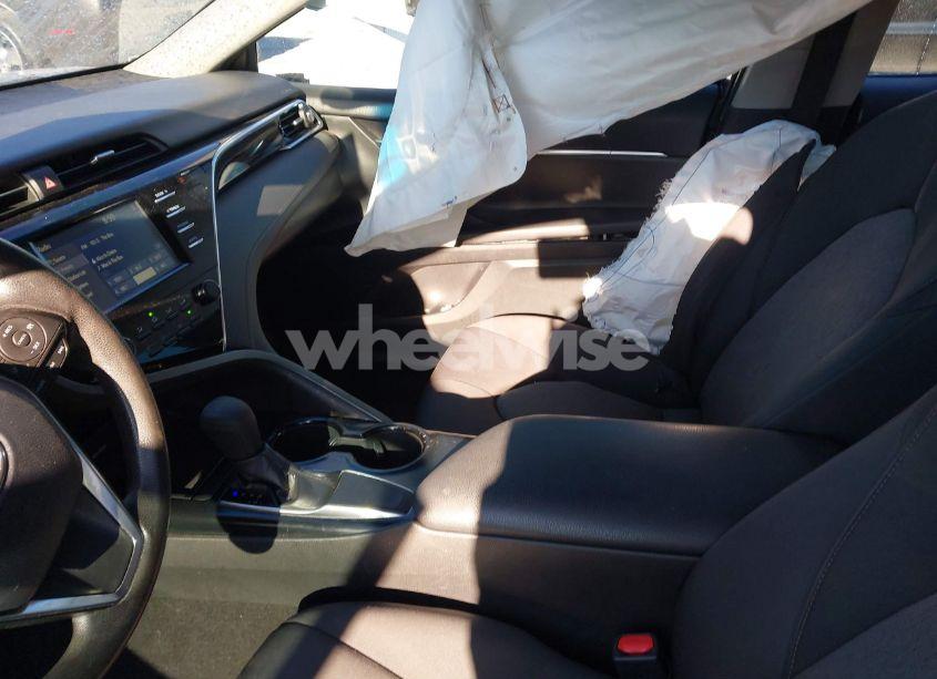 Photo 5 of 2018 Toyota Camry LE (VIN 4T1B11HK5JU604019)