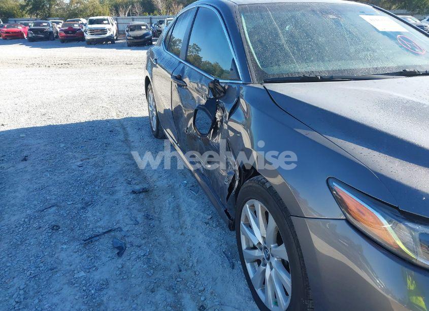 Photo 6 of 2018 Toyota Camry LE (VIN 4T1B11HK5JU604019)