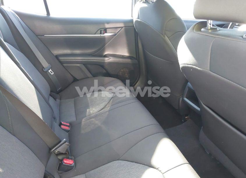 Photo 8 of 2018 Toyota Camry LE (VIN 4T1B11HK5JU604019)