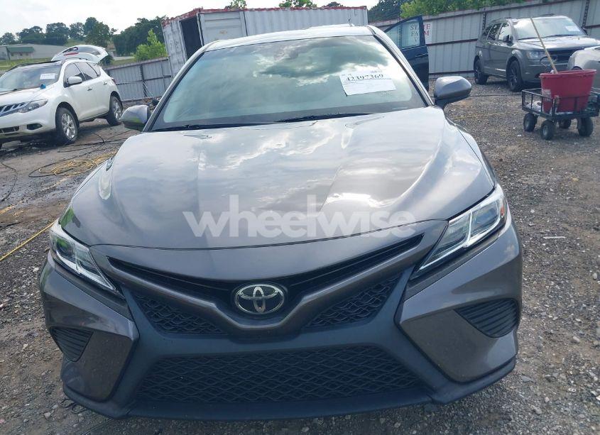 Photo 12 of 2018 Toyota Camry SE (VIN 4T1B11HK5JU614002)