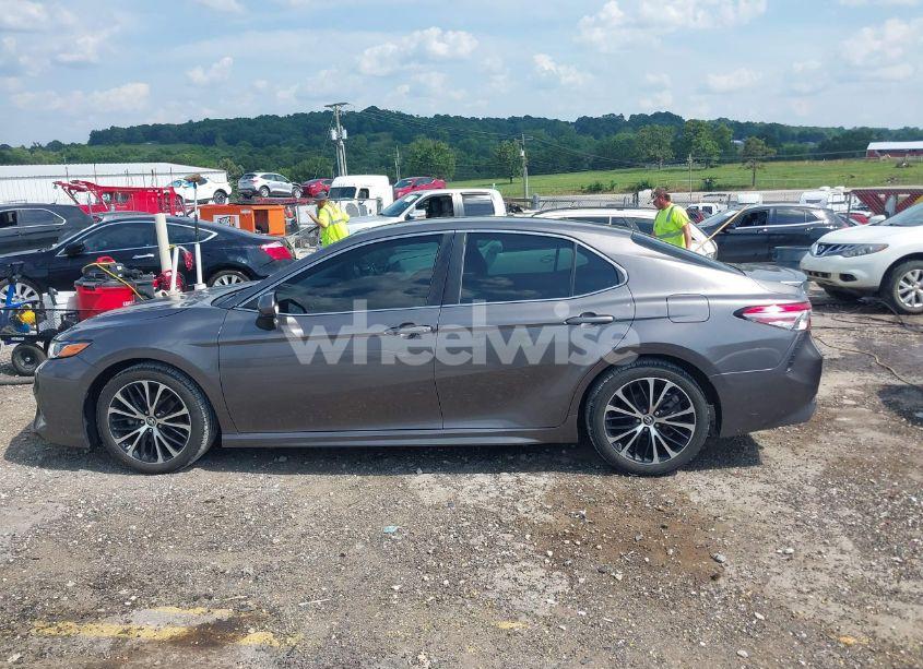 Photo 14 of 2018 Toyota Camry SE (VIN 4T1B11HK5JU614002)