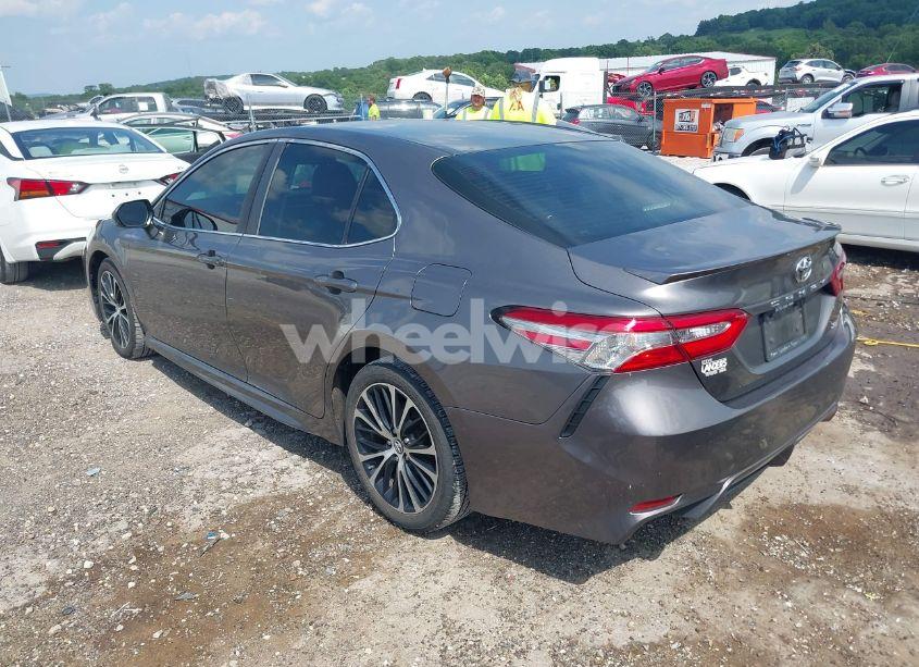 Photo 3 of 2018 Toyota Camry SE (VIN 4T1B11HK5JU614002)