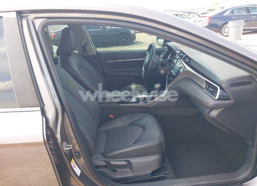 Photo 5 of 2018 Toyota Camry SE (VIN 4T1B11HK5JU614002)