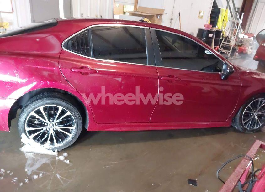 Photo 14 of 2018 Toyota Camry SE (VIN 4T1B11HK5JU618180)