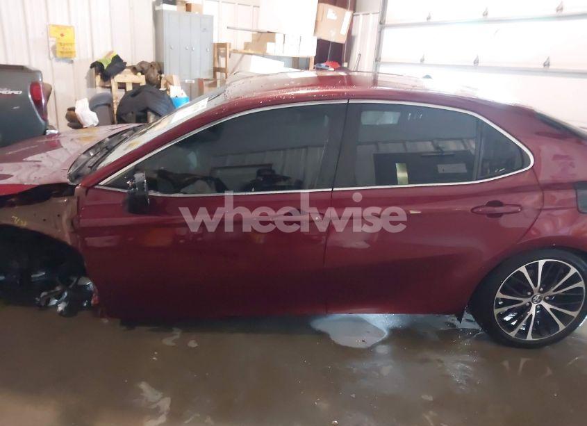 Photo 15 of 2018 Toyota Camry SE (VIN 4T1B11HK5JU618180)