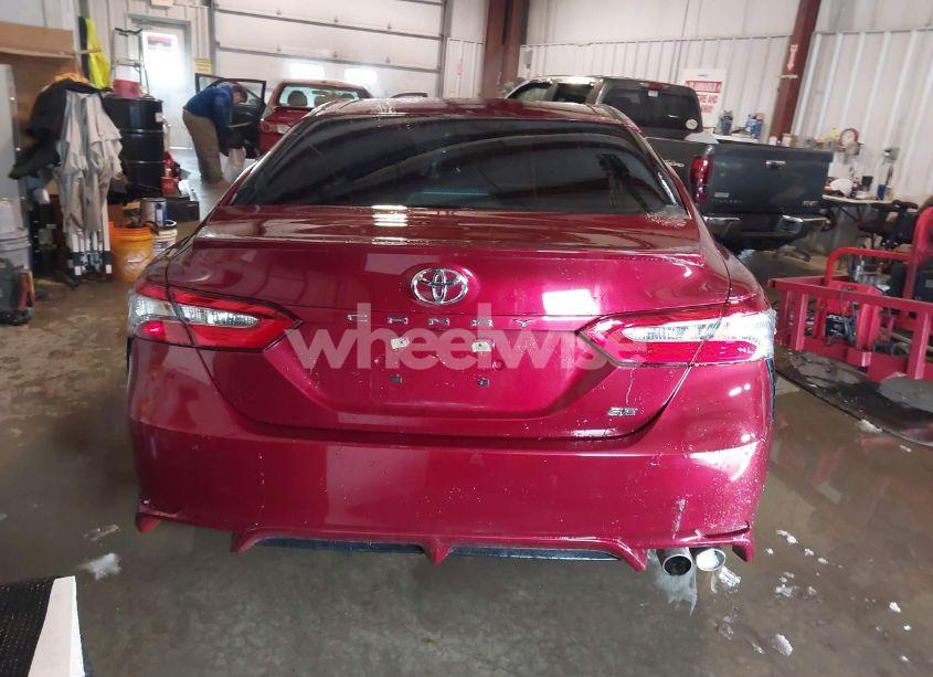 Photo 17 of 2018 Toyota Camry SE (VIN 4T1B11HK5JU618180)