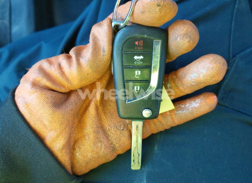 Photo 11 of 2018 Toyota Camry LE (VIN 4T1B11HK5JU624903)