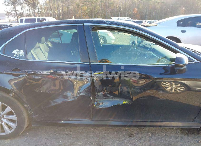 Photo 13 of 2018 Toyota Camry LE (VIN 4T1B11HK5JU624903)