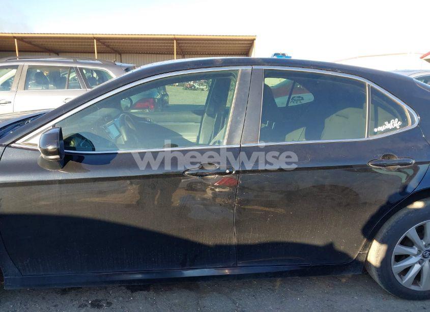 Photo 14 of 2018 Toyota Camry LE (VIN 4T1B11HK5JU624903)