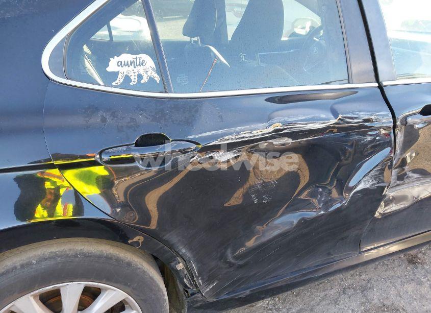 Photo 18 of 2018 Toyota Camry LE (VIN 4T1B11HK5JU624903)