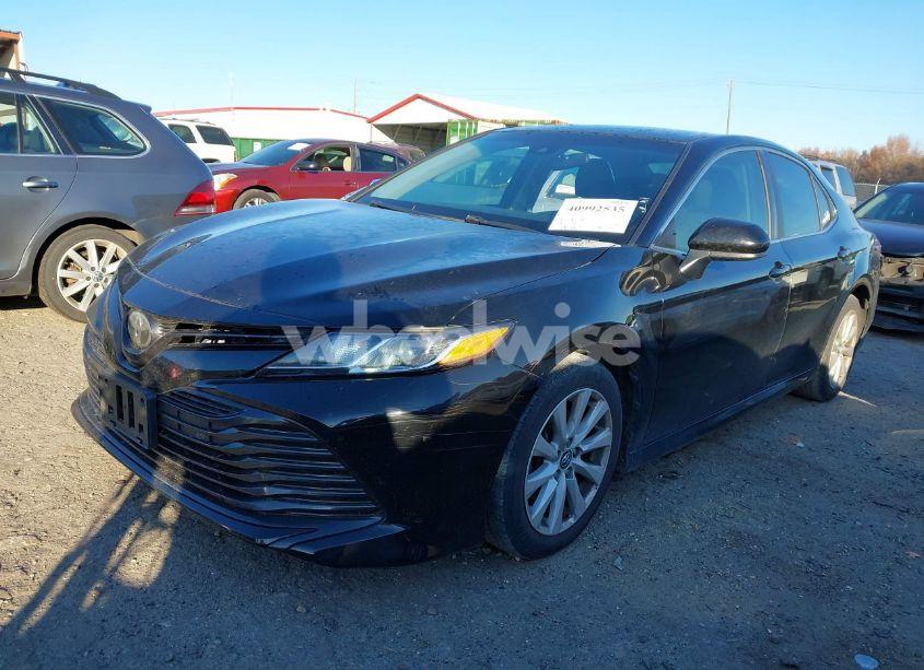 Photo 2 of 2018 Toyota Camry LE (VIN 4T1B11HK5JU624903)