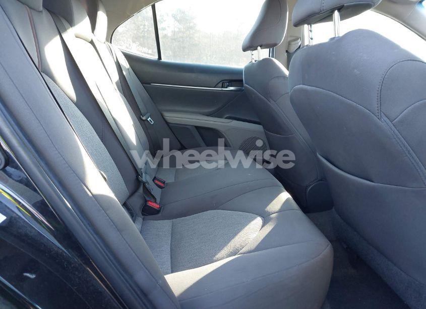 Photo 8 of 2018 Toyota Camry LE (VIN 4T1B11HK5JU624903)