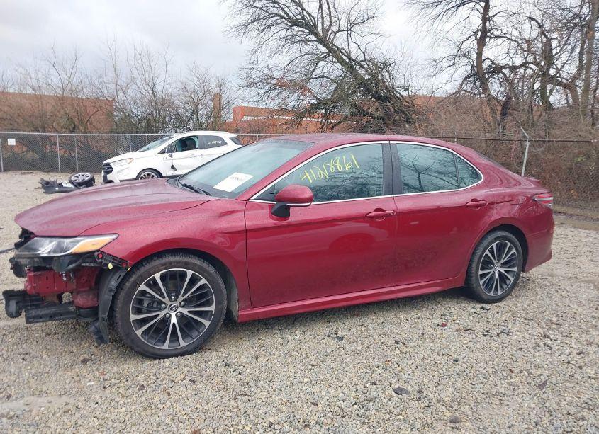 Photo 15 of 2018 Toyota Camry SE (VIN 4T1B11HK5JU627624)