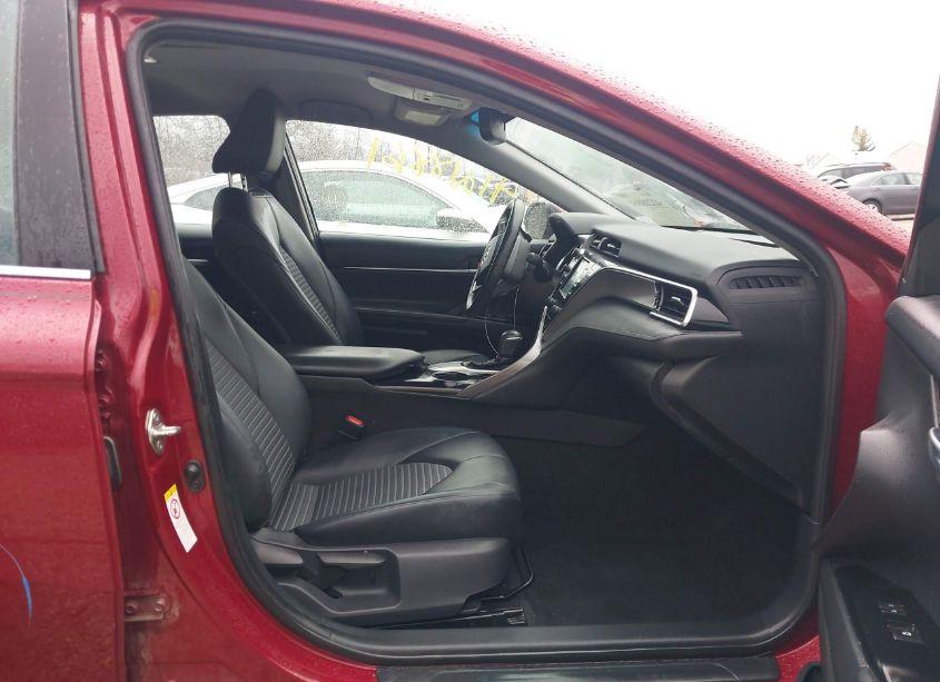 Photo 5 of 2018 Toyota Camry SE (VIN 4T1B11HK5JU627624)