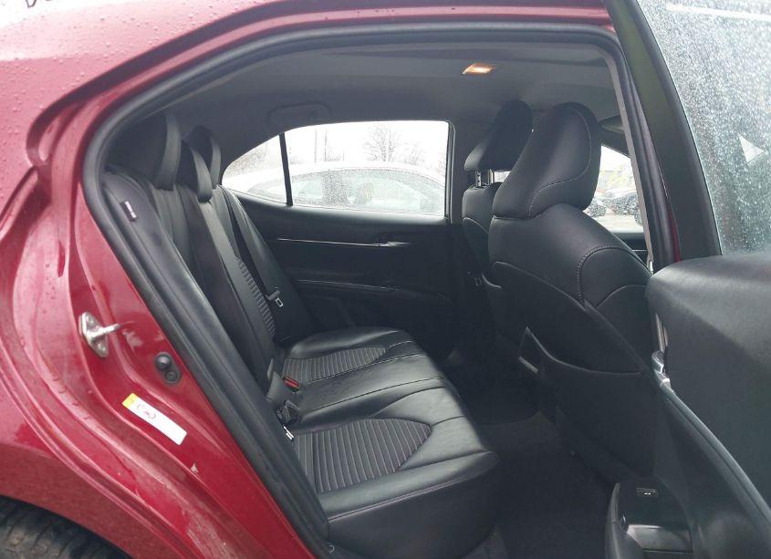 Photo 8 of 2018 Toyota Camry SE (VIN 4T1B11HK5JU627624)