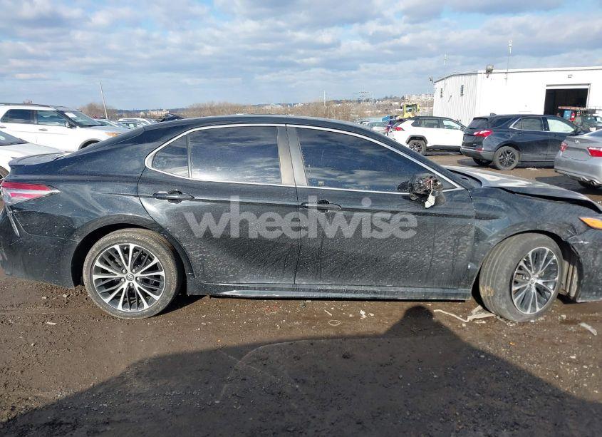 Photo 12 of 2018 Toyota Camry SE (VIN 4T1B11HK5JU649736)