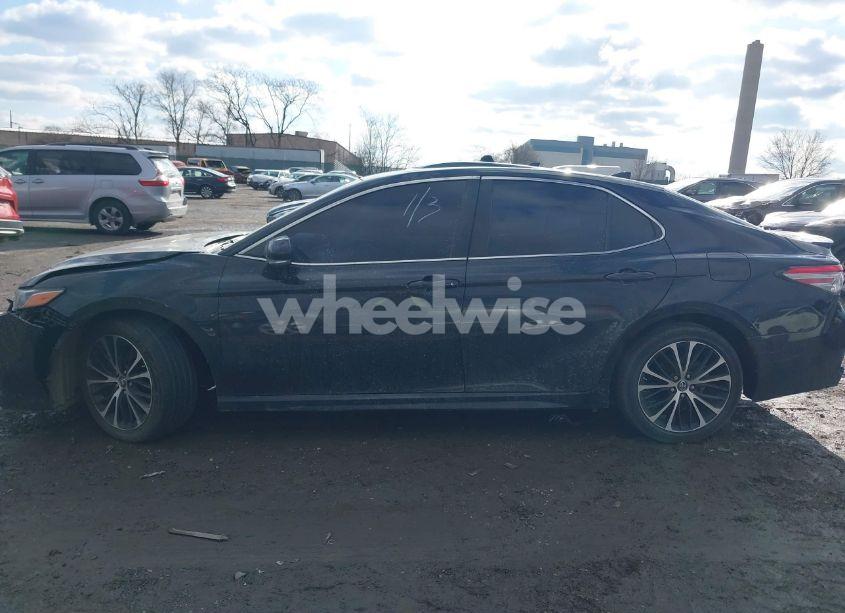 Photo 13 of 2018 Toyota Camry SE (VIN 4T1B11HK5JU649736)