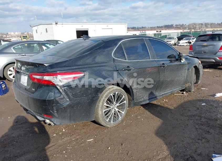 Photo 4 of 2018 Toyota Camry SE (VIN 4T1B11HK5JU649736)
